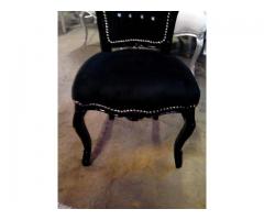 Fekete neobarokk szék üveggomb díszítéssel