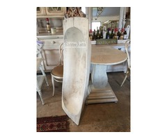 Provence bútor, fehér antikolt fa teknő.