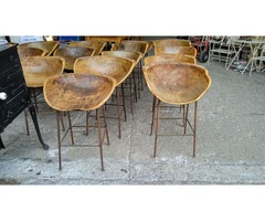 Különleges régi teknőből készült székek