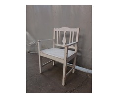 Fehér karfás szék
