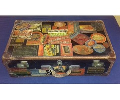 Antik, turisztikai matricákkal díszített  koffer