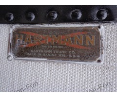 Hartmann márkájú utazó koffer fiókokkal, vállfás akasztó résszel