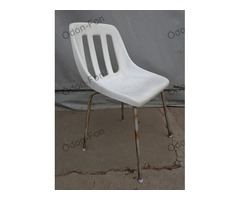 Fehér műanyag szék