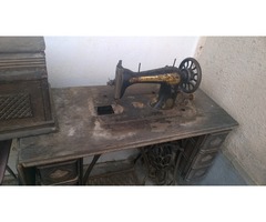 Antik asztalos varrógép