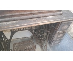 Antik asztalos varrógép