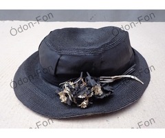 Bokrétás fekete kalap