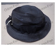 Bokrétás fekete kalap