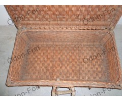 Vessző bőrönd vaslemez pántokkal