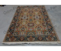 Perzsa mintázatú szőnyeg gazdag színvilággal