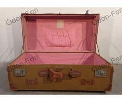 Bőrönd rózsaszín belső huzattal