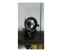 Antik 19. századi kis varrógép