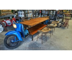 Különleges régi Simson motorból és hastokból készült asztal