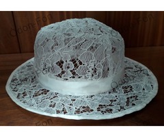 Fehér csipkés kalap