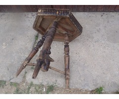 Antik 3 lábú asztal Ausztriából