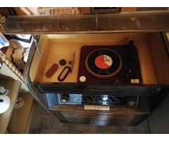 Antik rádió bakelit lemezjátszó