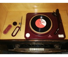 Antik rádió bakelit lemezjátszó