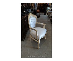 Fehérre antikolt karfás szék fehér műbőrkárpittal