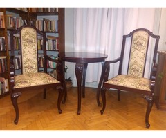 Antik asztal két székkel