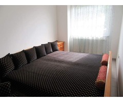 Chippendale hálószoba bútor, (ágy, szekrény, éjjeli szekrények) + ónémet fotel
