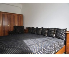 Chippendale hálószoba bútor, (ágy, szekrény, éjjeli szekrények) + ónémet fotel