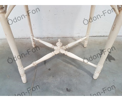 Bambuszhatású esztergált lábú asztal