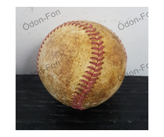 Baseball kesztyű labdával