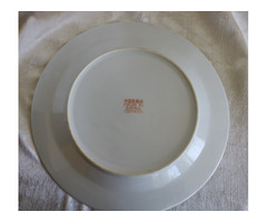 Régi kínai porcelán jelzett tányér dúsan díszített motívummal
