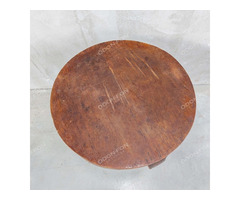 Íves lábú kör alakú szalon asztal