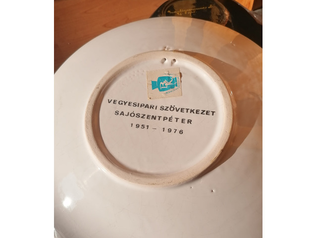 1976 Sajószentpéter fali tányér