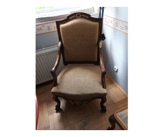 Antik faragott fotel, aranyozott rátétekkel