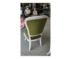 Fehérre antikoltneobarokk kihúzhatós asztal 6 db zöld kárpitos székkel