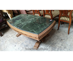 Nagyméretű zöld márványlapos dohányzó asztal