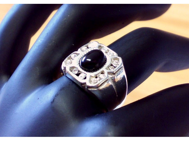 Dekoratív klasszikus női gyűrű, 925-ös sterling ezüst, új sohasem használt állapotban.