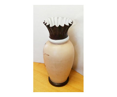Gyönyörű fodros szájú kikerics virágmintás szakított tejüveg váza a XX. század elejéről. Hibátlan.