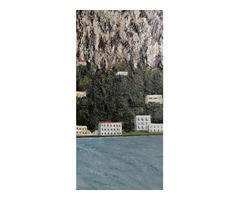 Omis Adriai tengerparti város látképe, nagy méretű olaj-vászon festmény szignálva, keret nélkül.