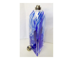 Prizma alakú kékkel mintázott fém kupakos likőrös kristály ritkaság a vitrinedbe.