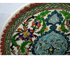 Akantuszlevél motívumos asztali, fali dísztányér Törökországból ritkaság a vitrinedbe
