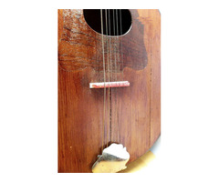 Egy régi felújításra szoruló mandolin, hobbisoknak, műkedvelőknek