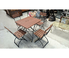 Összecsukható vasasztal 4 összecsukható székkel