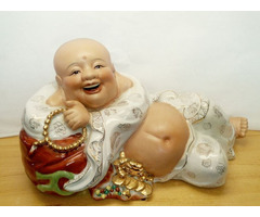 Óriás fekvő, kacagó Buddha Kínából, dúsan aranyozva, nyitott szájjal