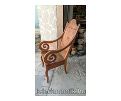 Különleges tiszta fa karfás szék