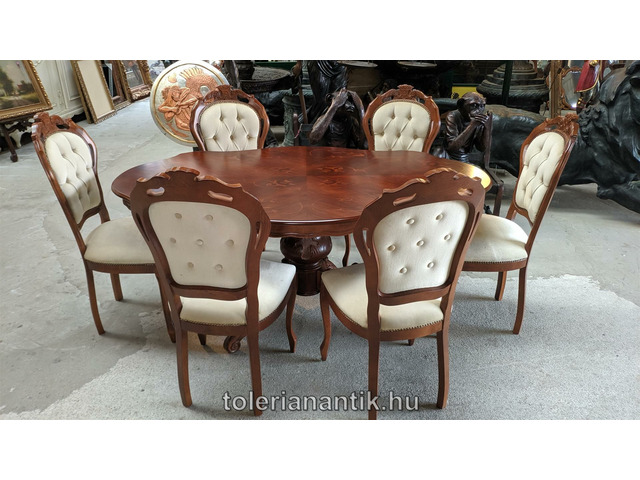 Neobarokk intarziás póklábú asztal 6 db krémszínű kárpitos székkel