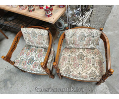 Különleges fotel mintás kárpittal