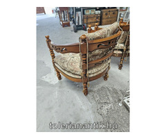 Különleges fotel mintás kárpittal