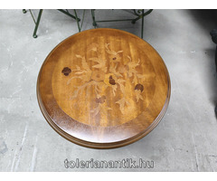 Kerek neobarokk kis asztal Kerek neobarokk kis asztal