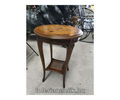 Kerek neobarokk kis asztal Kerek neobarokk kis asztal