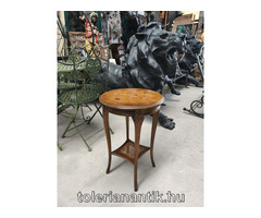 Kerek neobarokk kis asztal Kerek neobarokk kis asztal