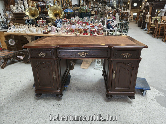 Bécsi barokk háromfiókos íróasztal Bécsi barokk háromfiókos íróasztal