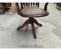 Régi borbély szék