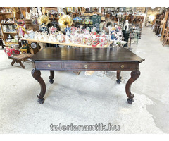 Háromfiókos íróasztal